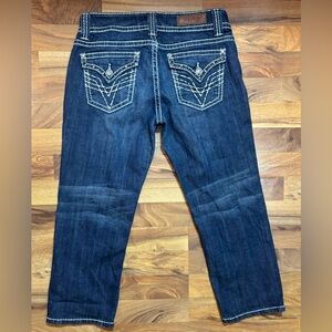Vigoss Fit Capri Women’s Size 27/9 Dark Wash Mid rise Embroidered Bling Pockets